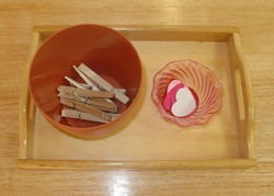 File:Clothespins and hearts 1.JPG