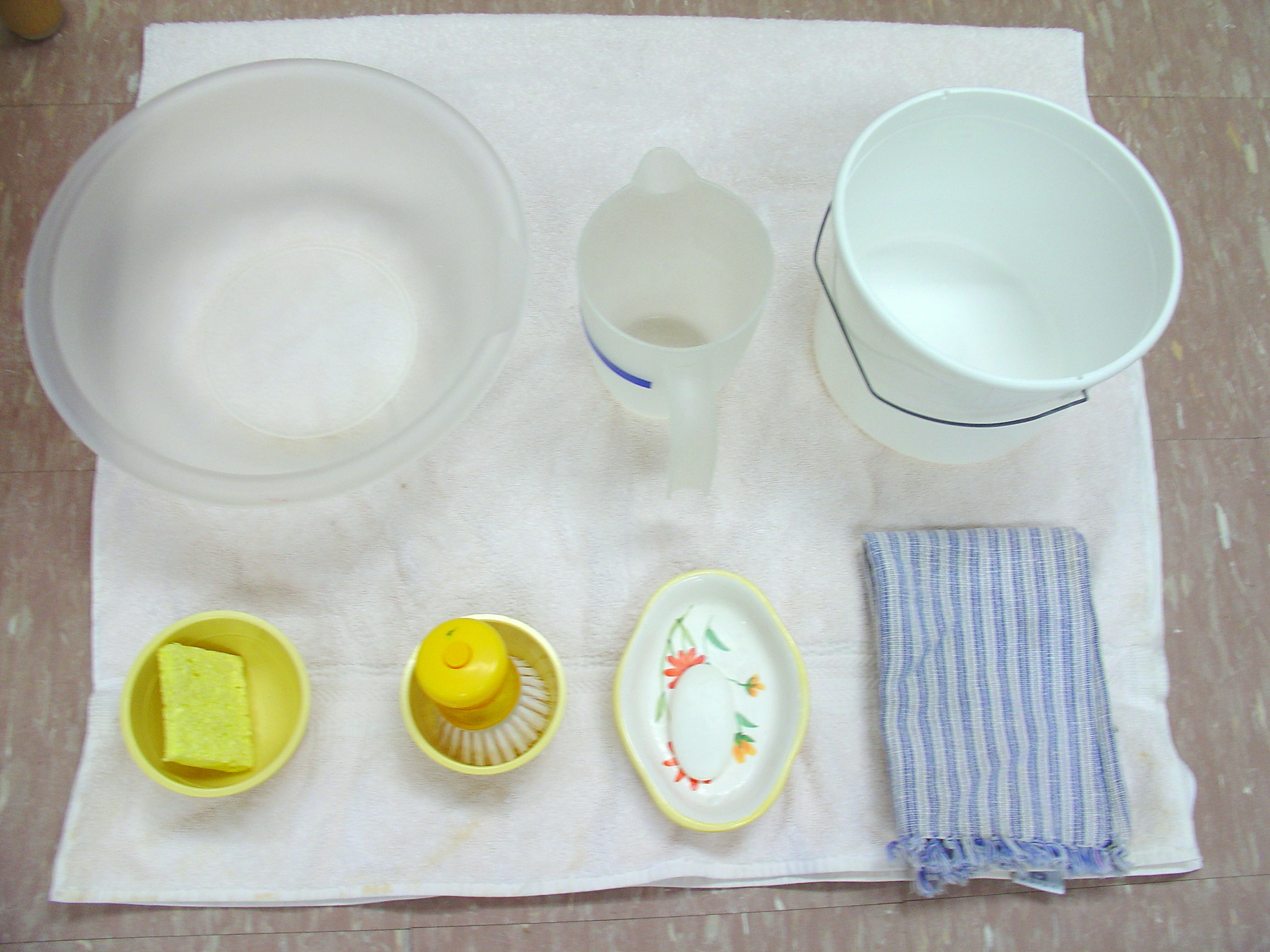 FileTable Washing 2.JPG Montessori Album