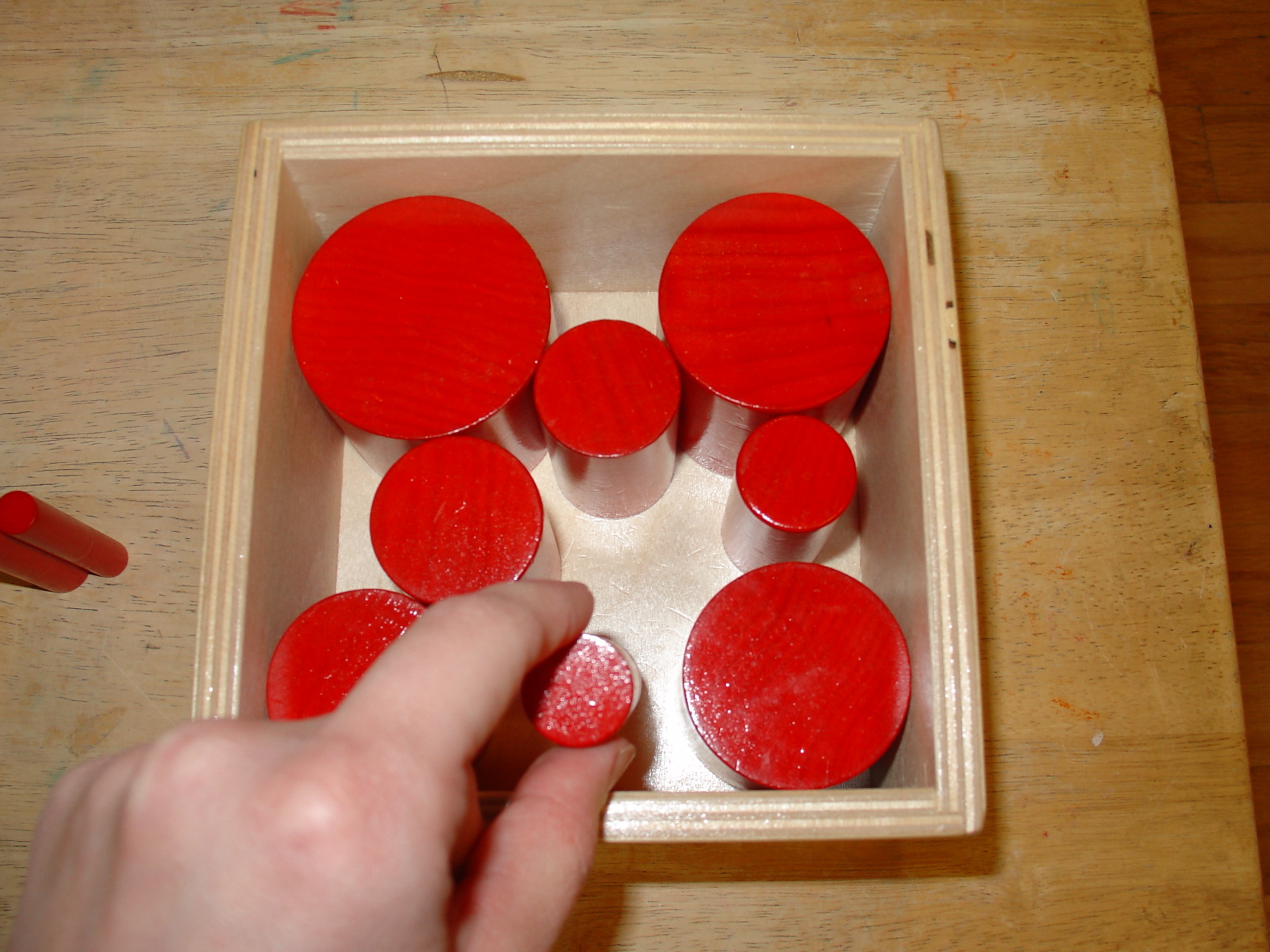 File:Knobless Cylinders 13.JPG - Montessori Album